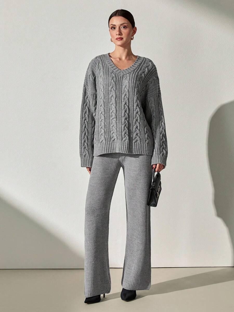 szary komplet sweter spodnie 