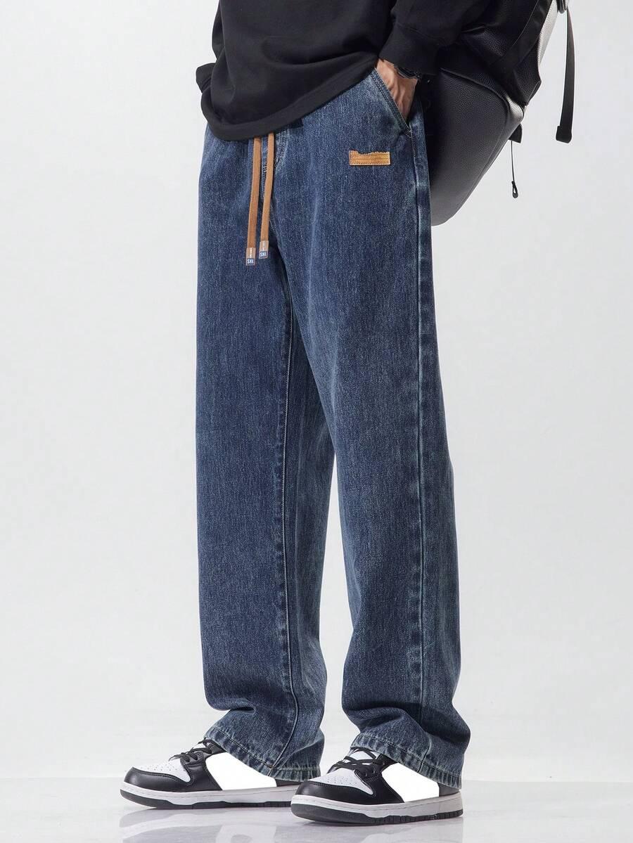 niebieskie spodnie jeans