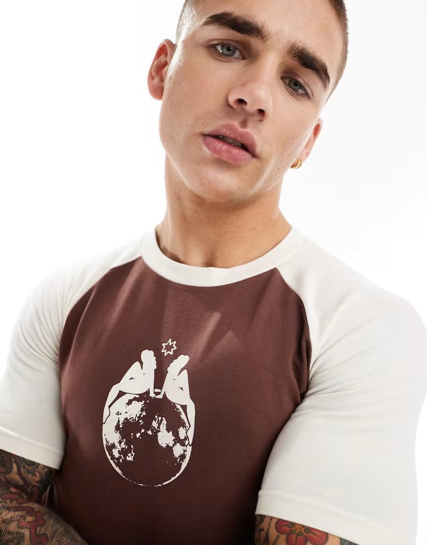 brązowy t-shirt nadruk kontrast