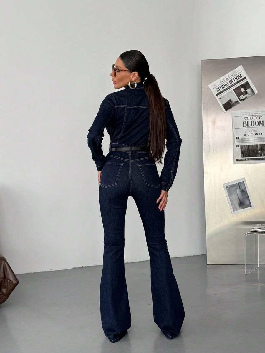 niebieski kombinezon jeans
