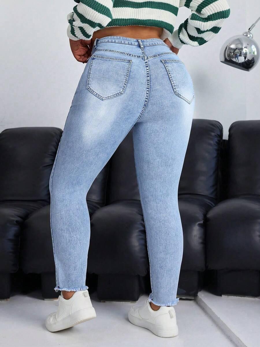 JEANSY Z WYSOKIM STANEM