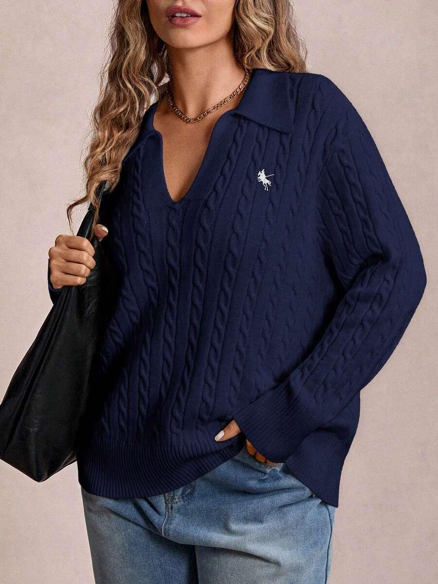 granatowy sweter z długim rękawem