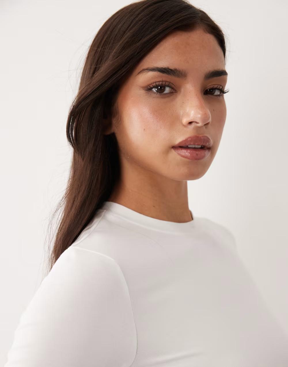 BIAŁY T-SHIRT CASUAL
