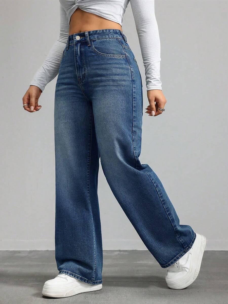 niebieskie spodnie jeans