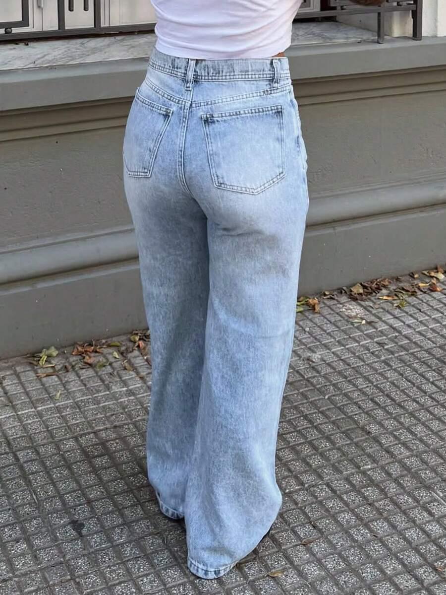 niebieskie spodnie jeans