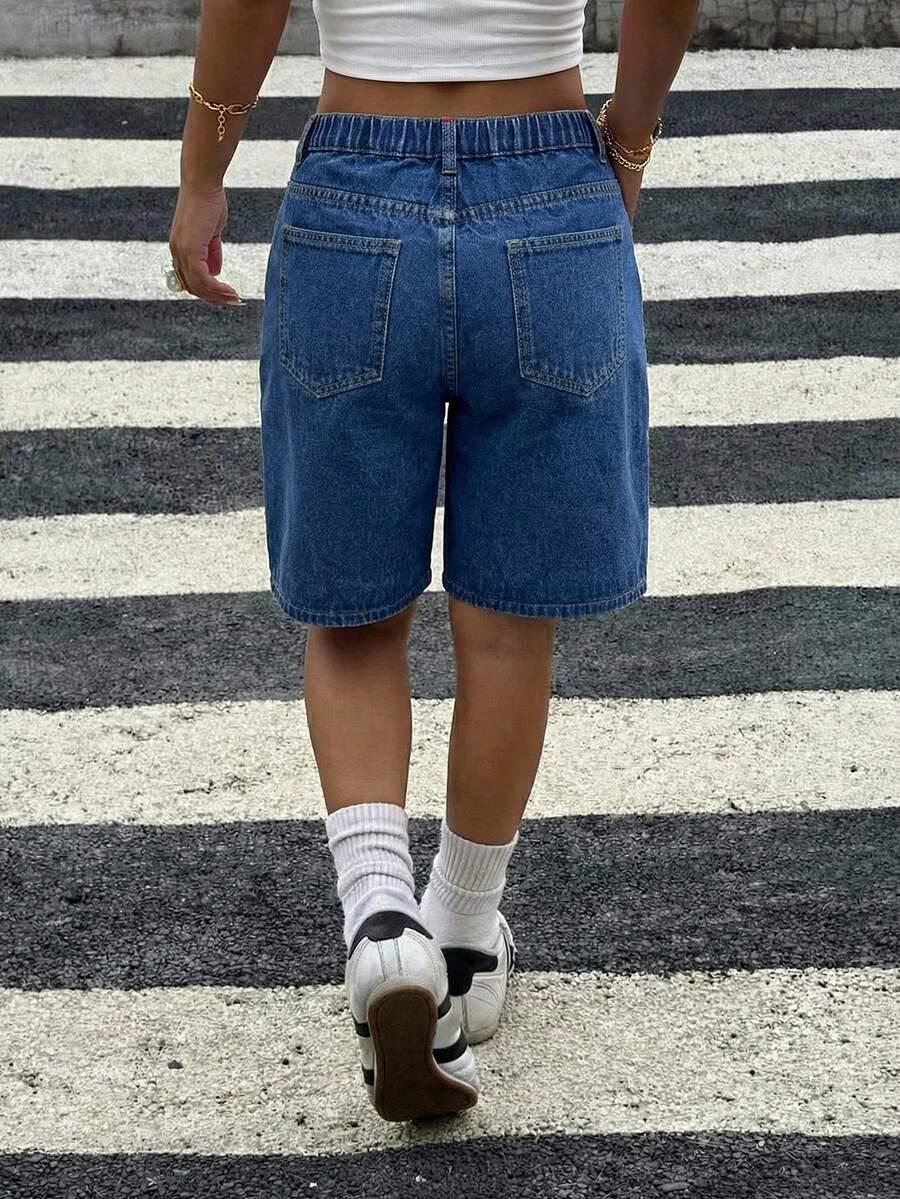 niebieskie jeansowe spodenki