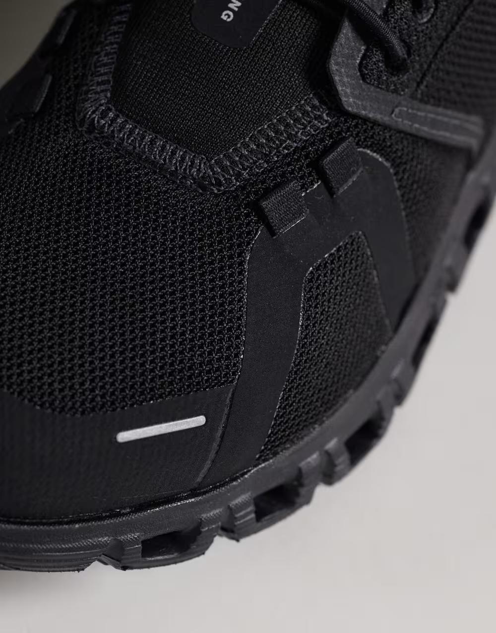 sznurowane czarne buty sportowe  Cloud 6