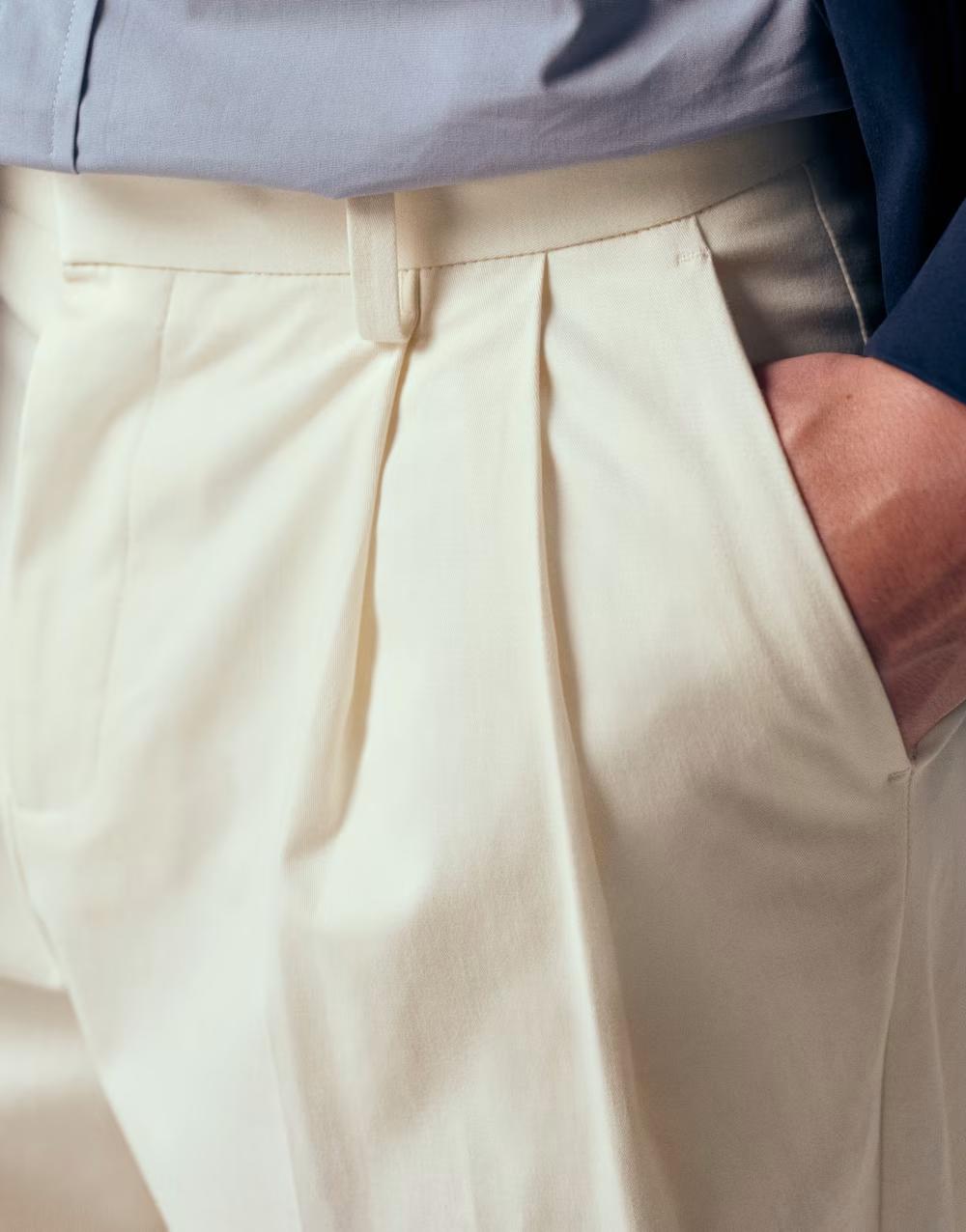 beżowe eleganckie spodnie kieszenie