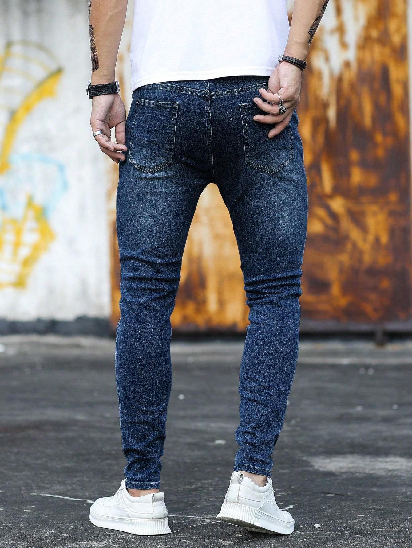 niebieskie spodnie jeans