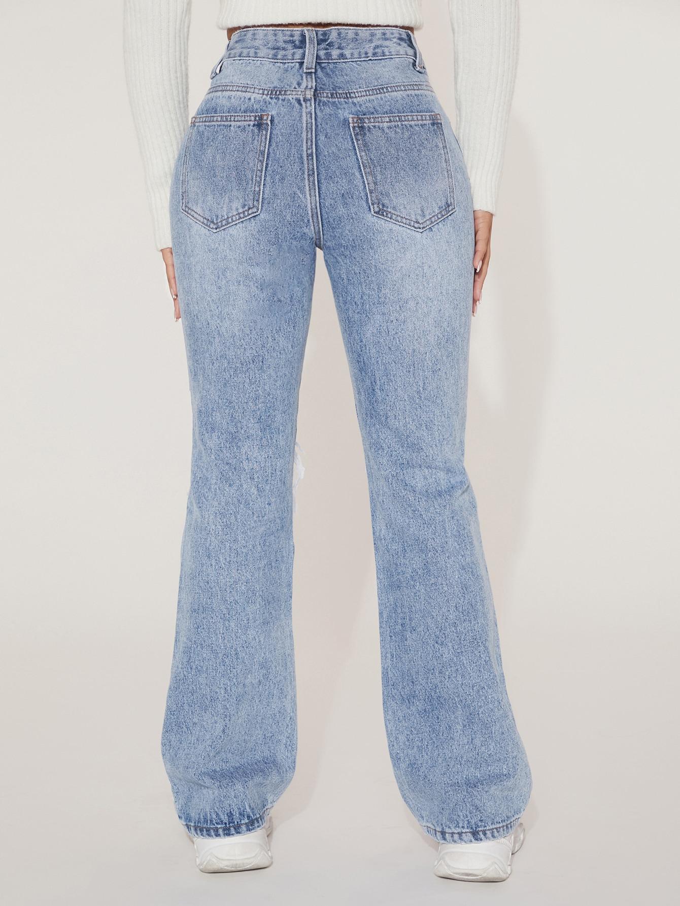 niebieskie spodnie jeans przetarcia