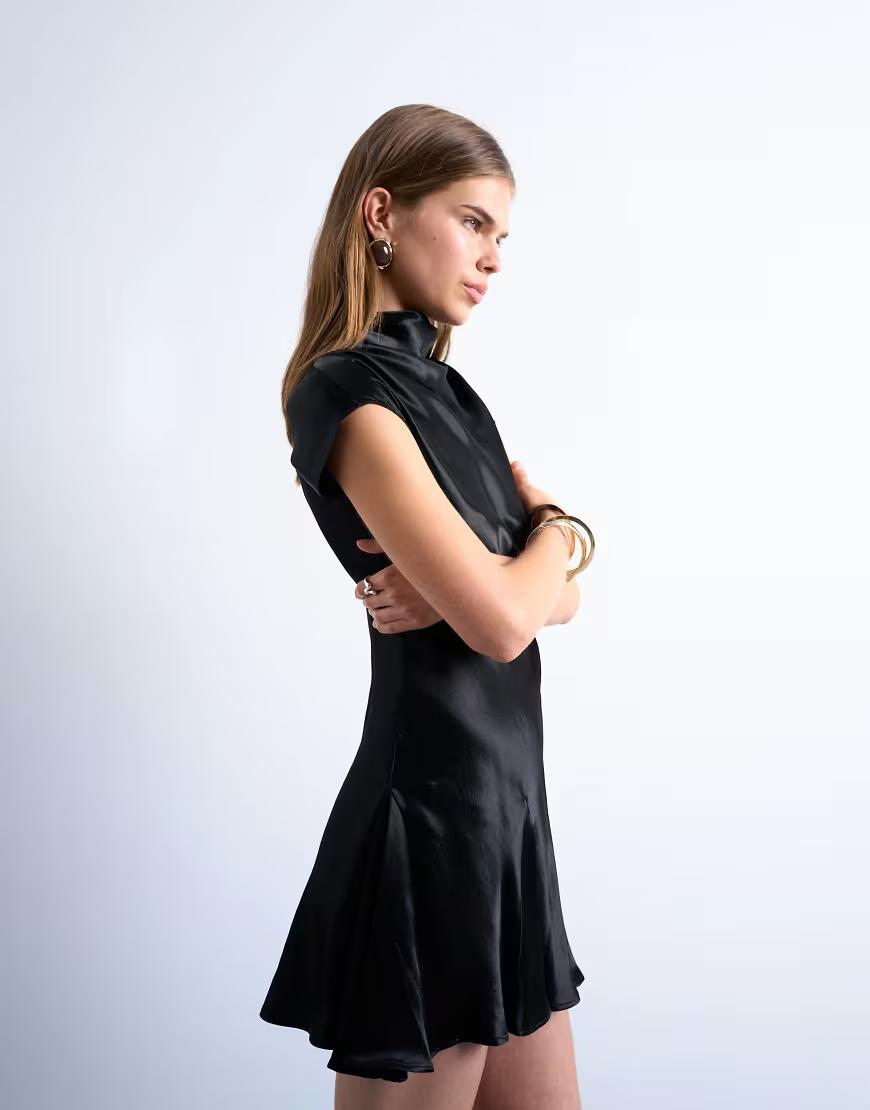 CZARNA SATYNOWA MINI SUKIENKA