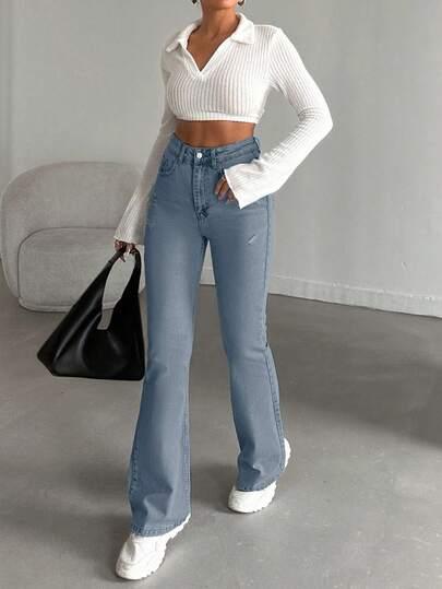 niebieskie spodnie jeans