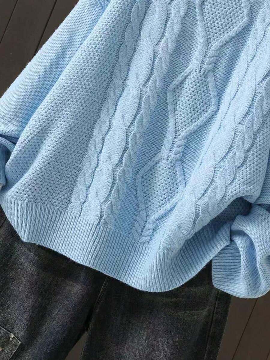 niebieski sweter oversize