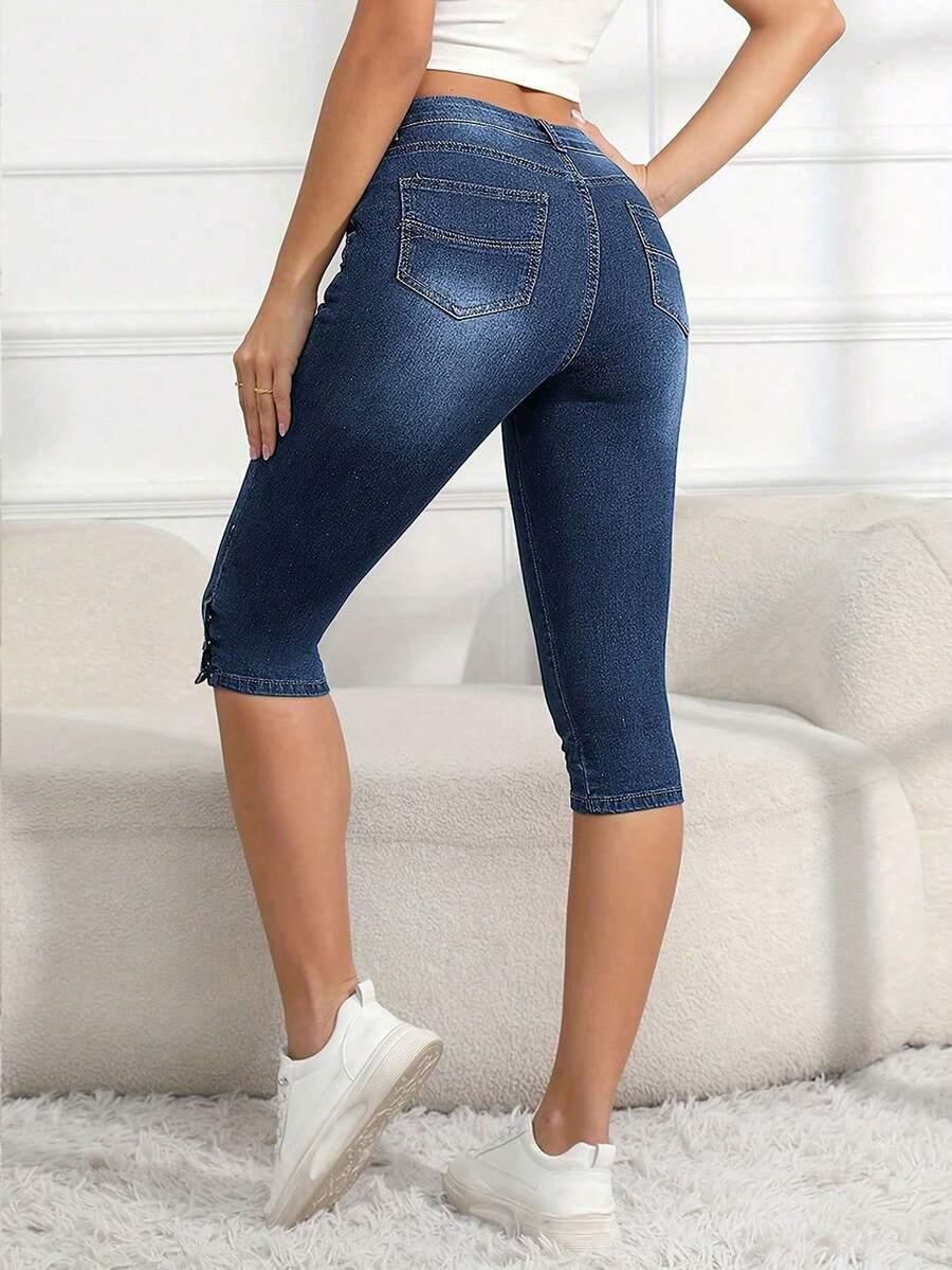 granatowe spodnie jeans