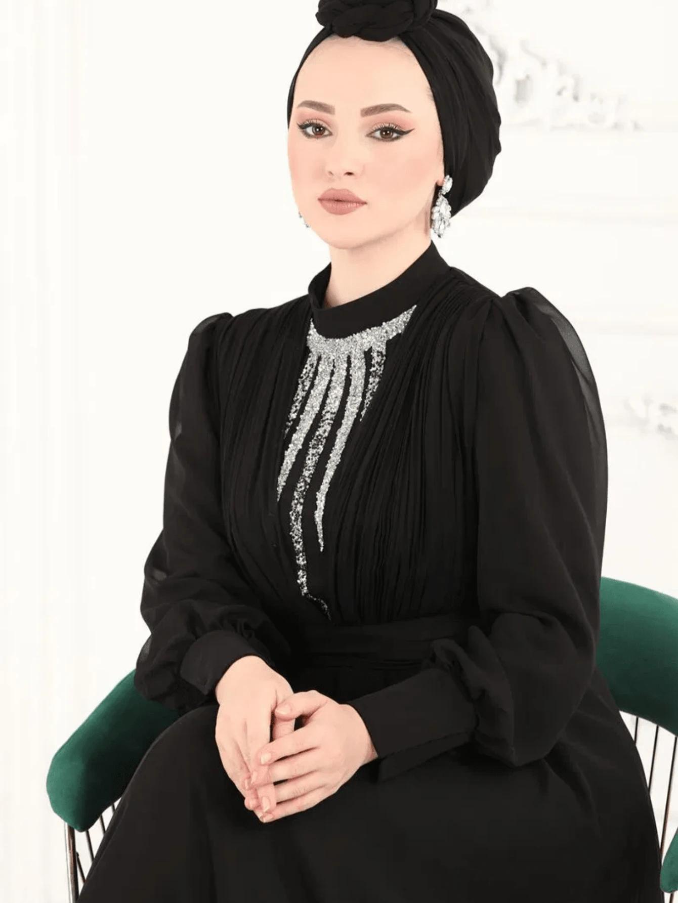 CZARNA MAXI SUKIENKA ZDOBIENIE 