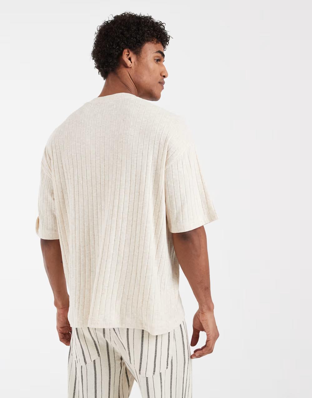 beżowy t-shirt z domieszką lnu oversize okrągły dekolt
