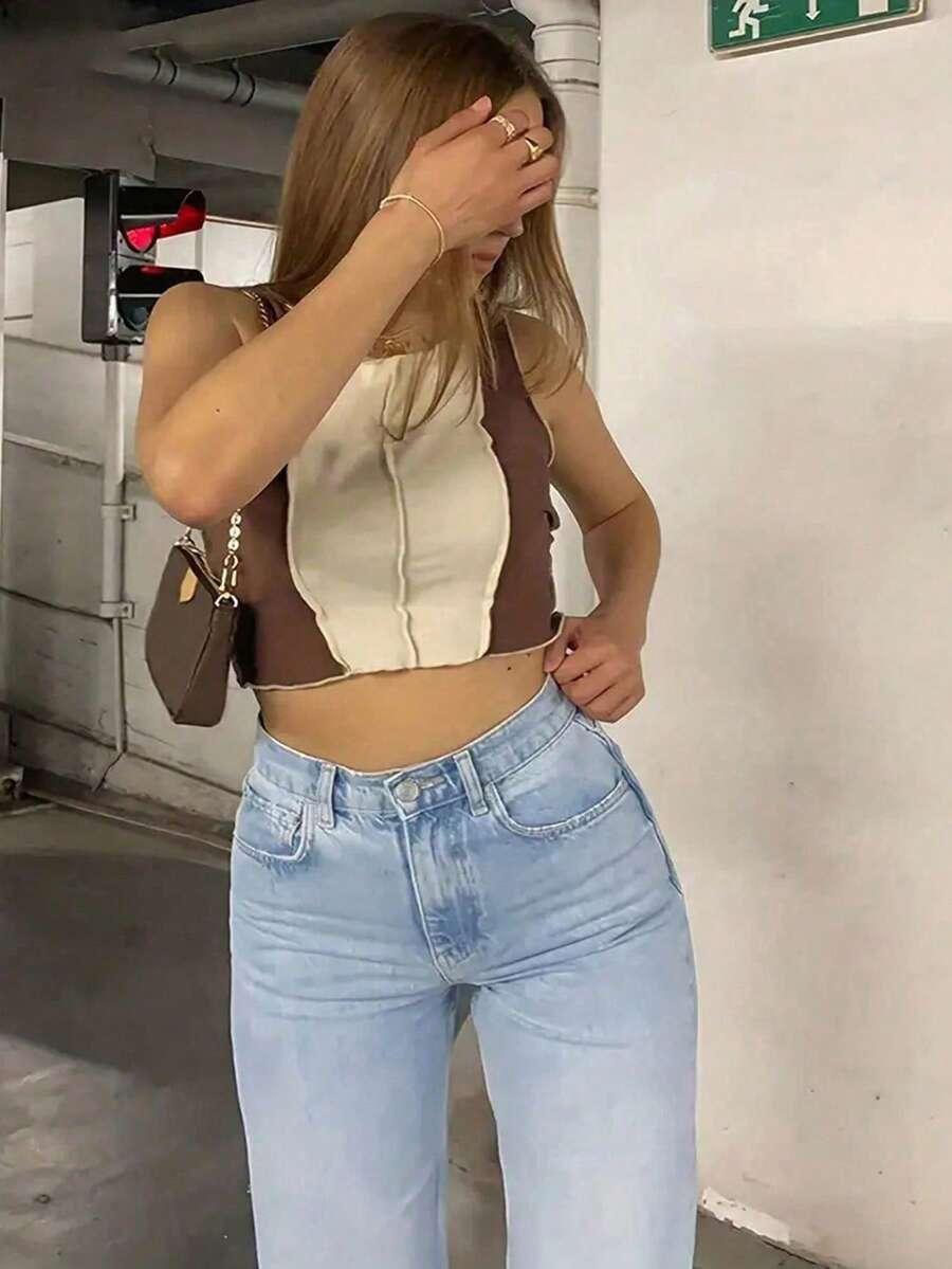 niebieskie spodnie jeans