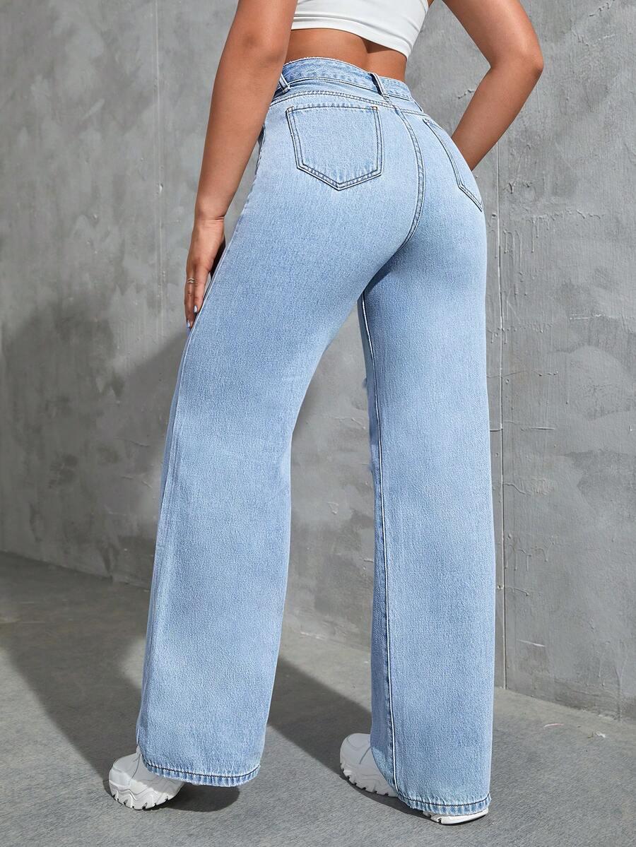 niebieskie spodnie jeans