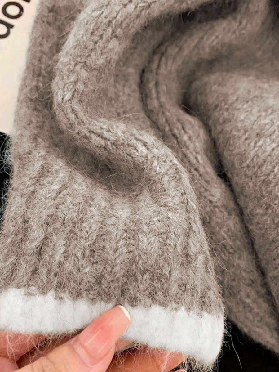 beżowy sweter z domieszką wełny