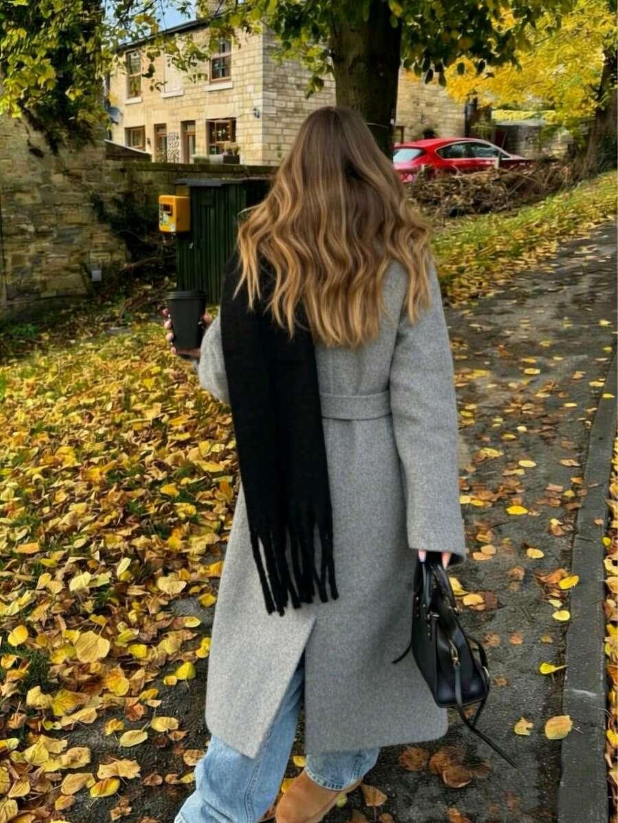 czarny szalik frędzle