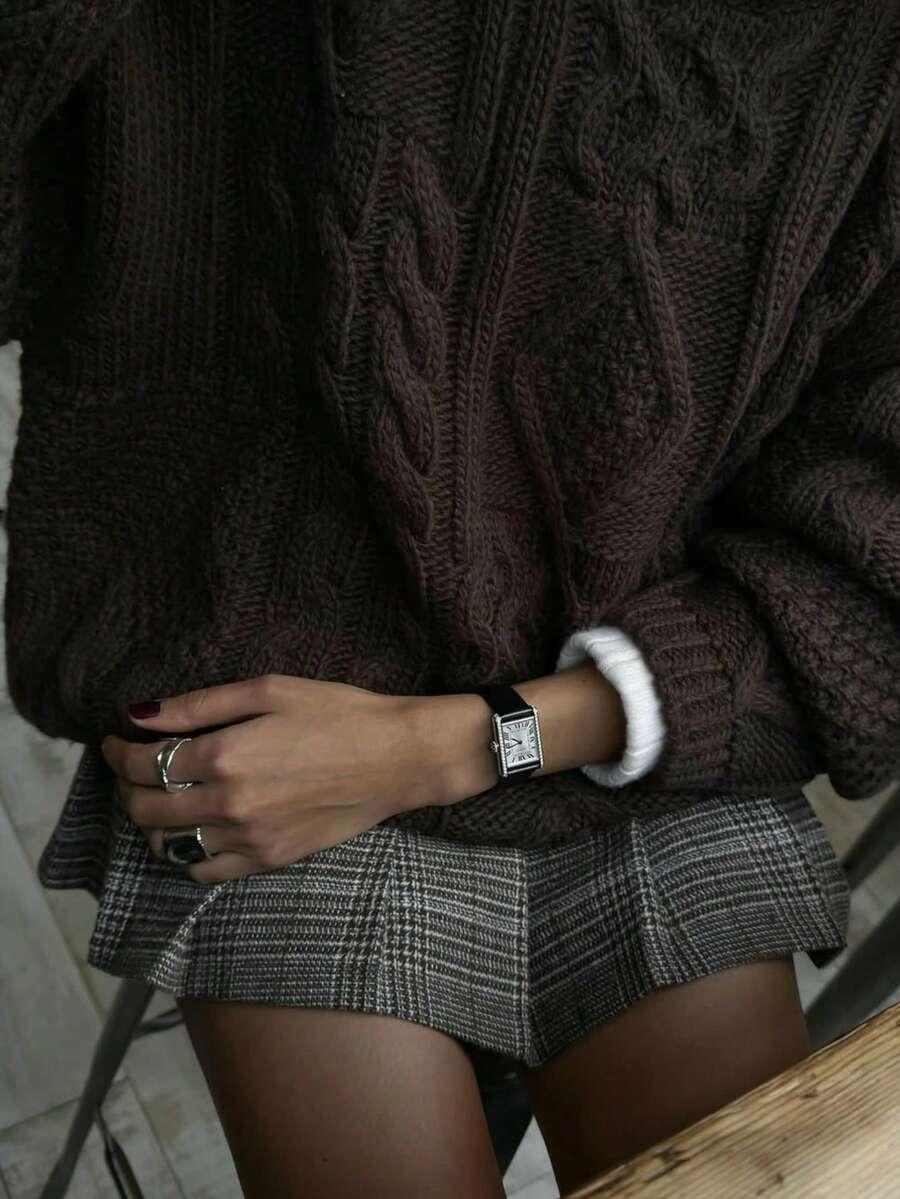 brązowy sweter okrągły dekolt