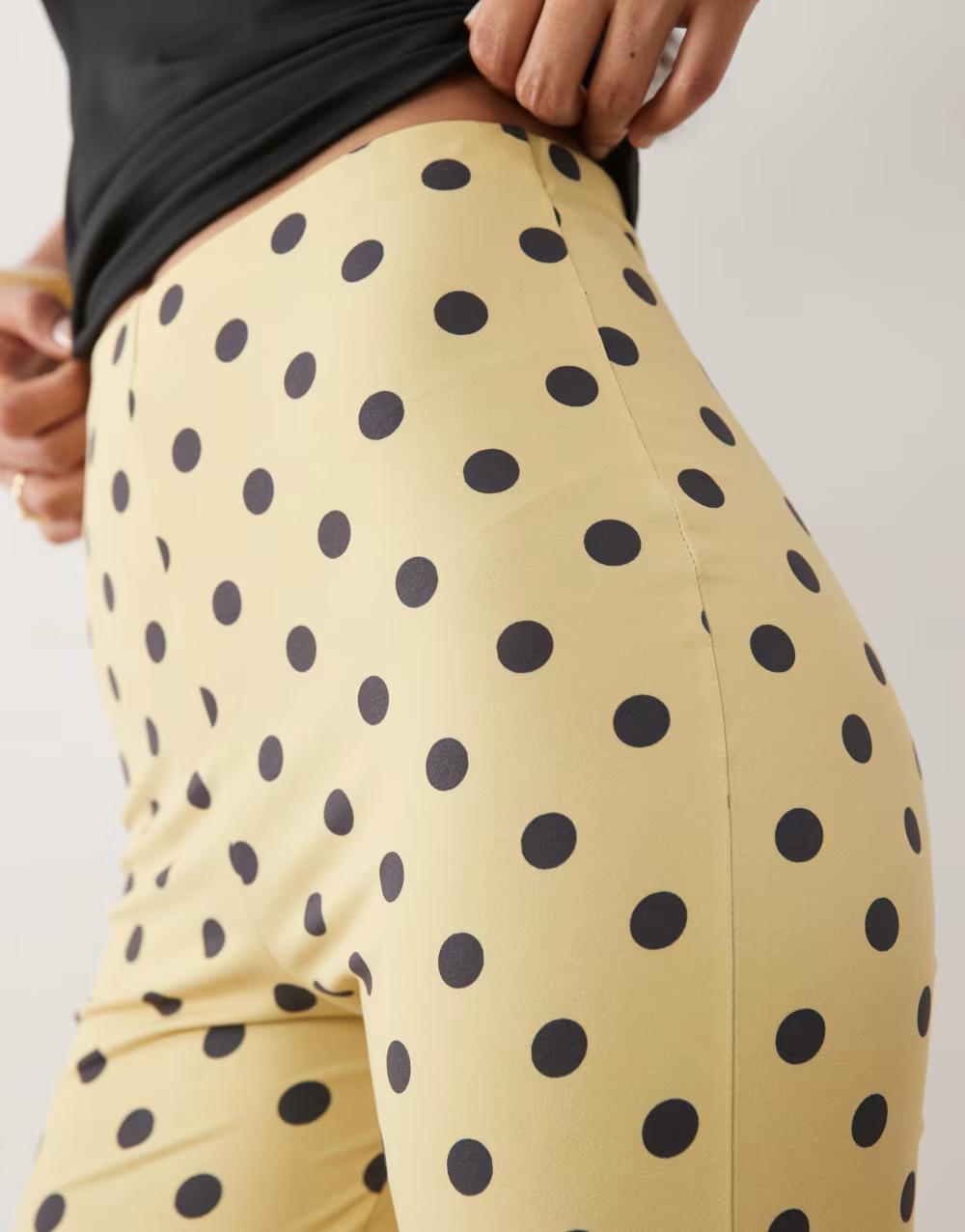 żółte legginsy rybaczki wzór grochy