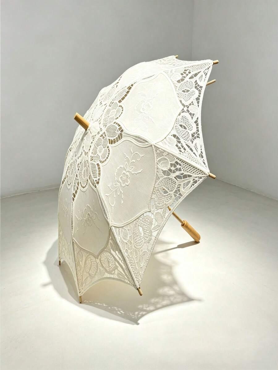 Biały koronkowy parasol przeciwsłoneczny