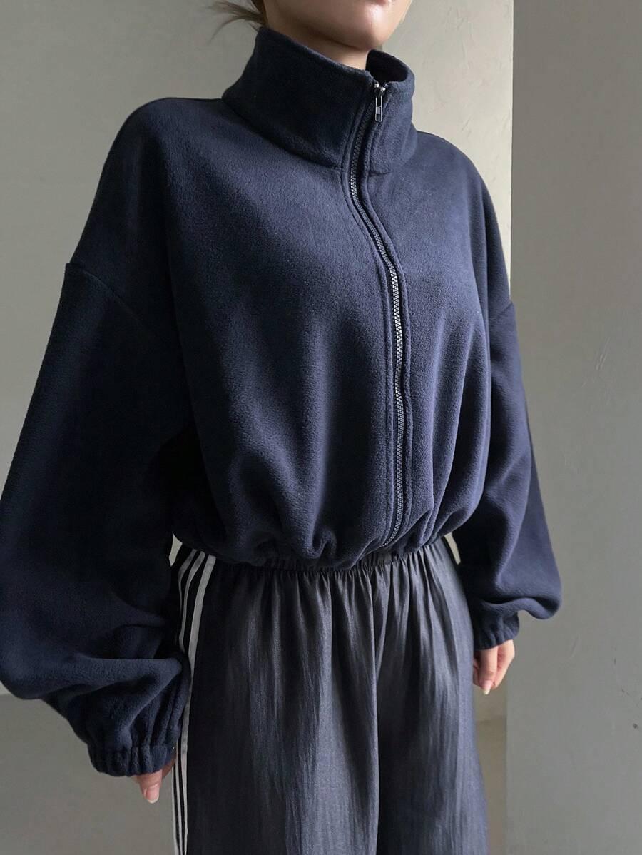 granatowa bluza zamek