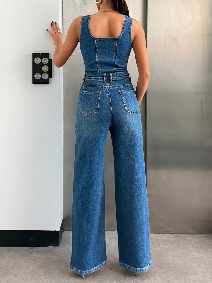 niebieski kombinezon jeans