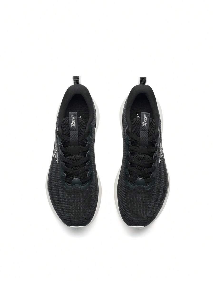 czarne buty sportowe