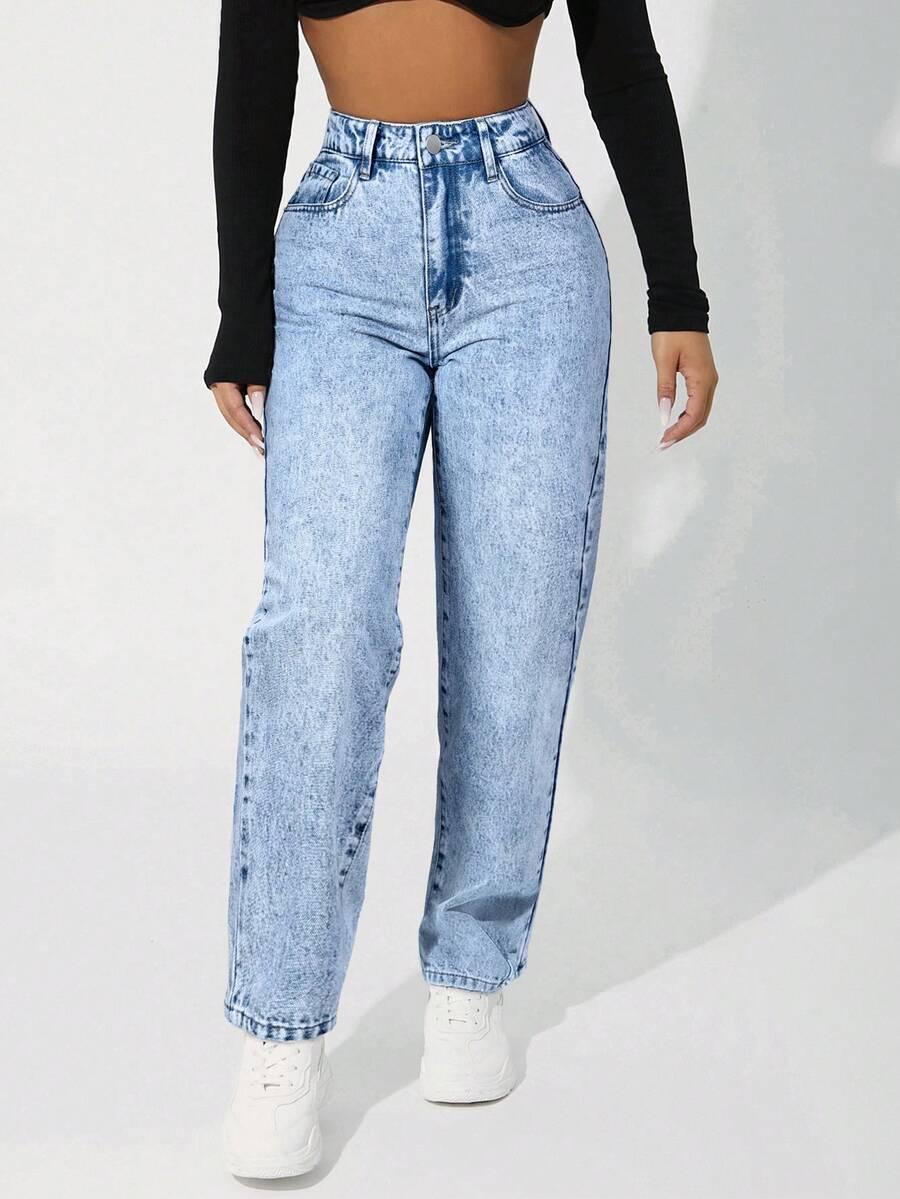 niebieskie spodnie jeans