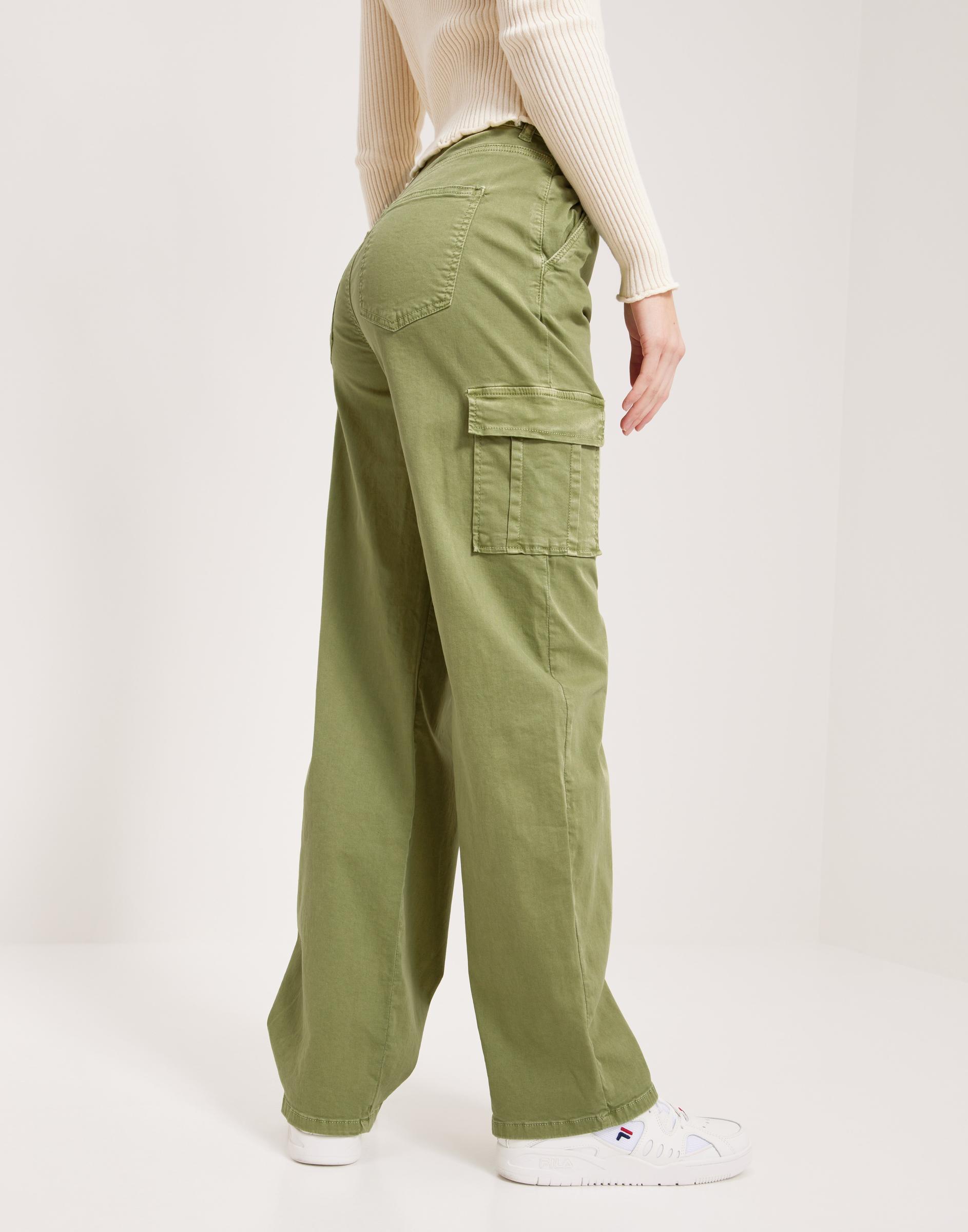 zielone spodnie cargo kieszenie