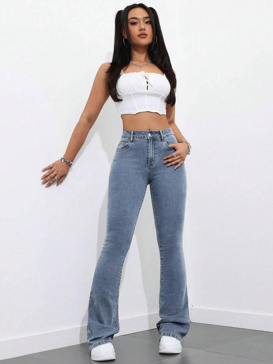 niebieskie spodnie jeans 