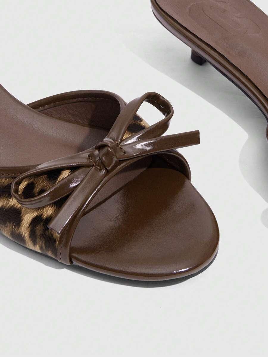 BRĄZOWE KLAPKI ANIMAL PRINT