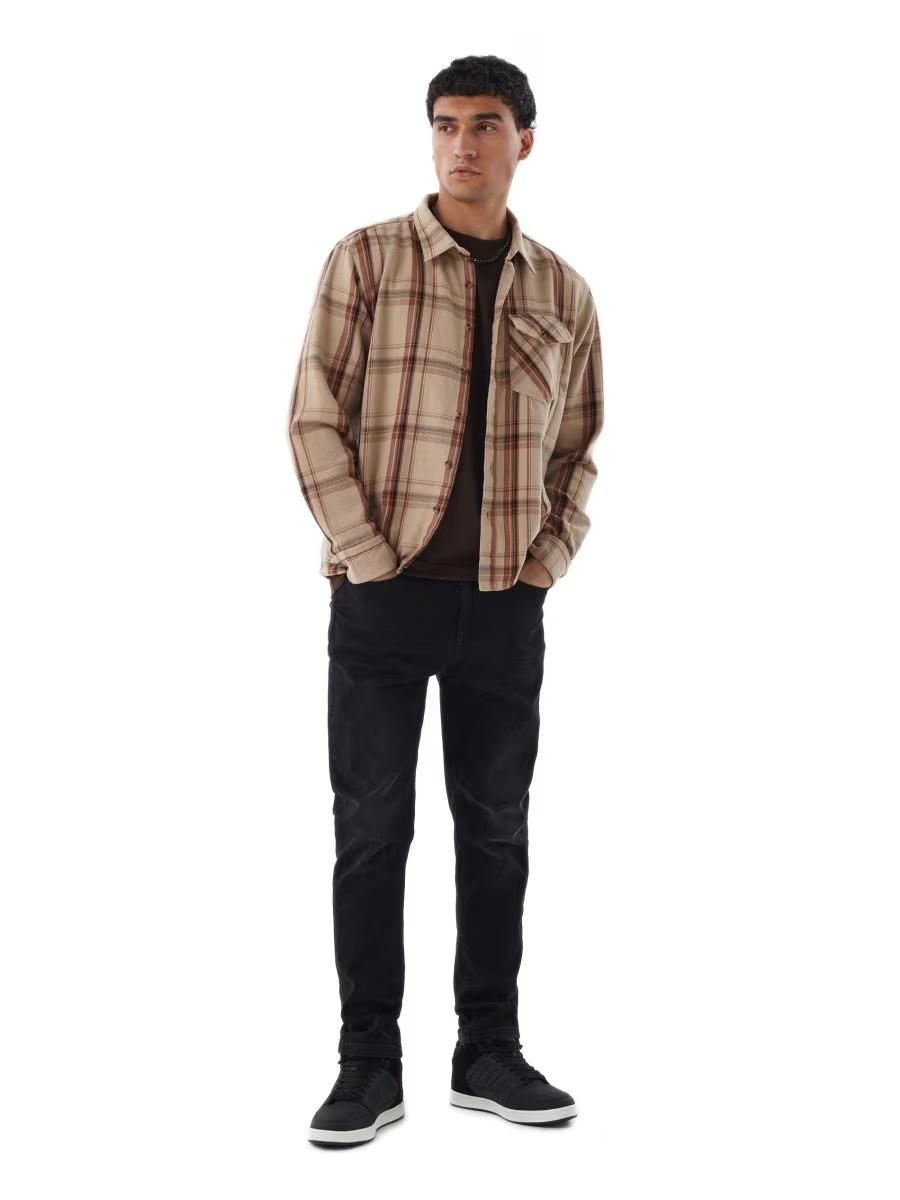 czarne spodnie carrot jeans