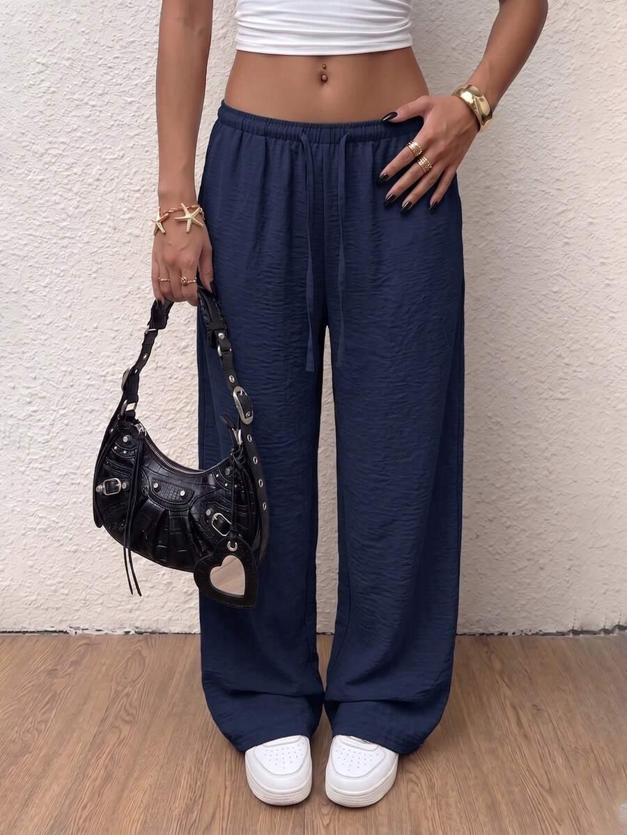 granatowe spodnie casual