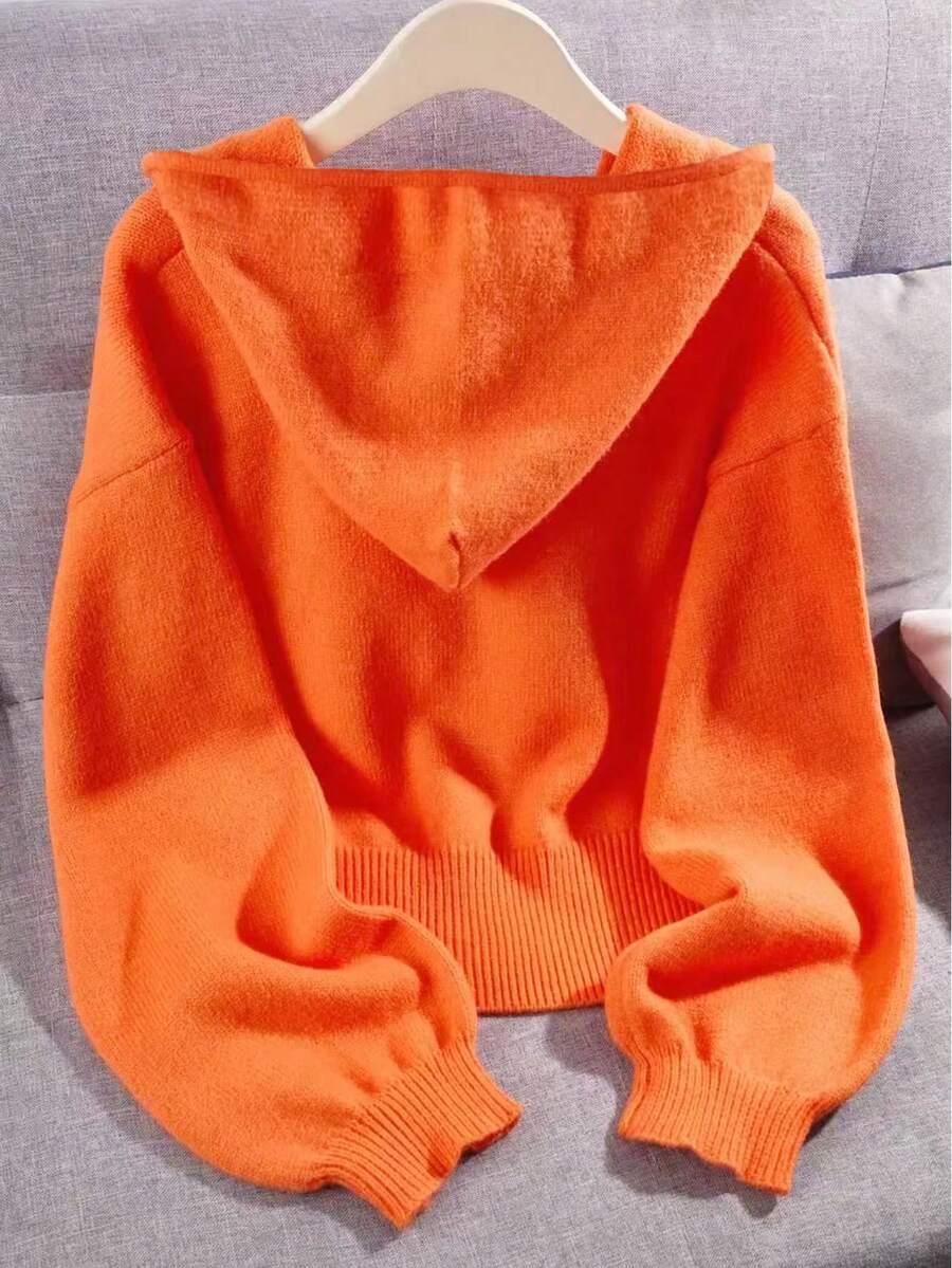 pomarańczowy sweter z kapturem