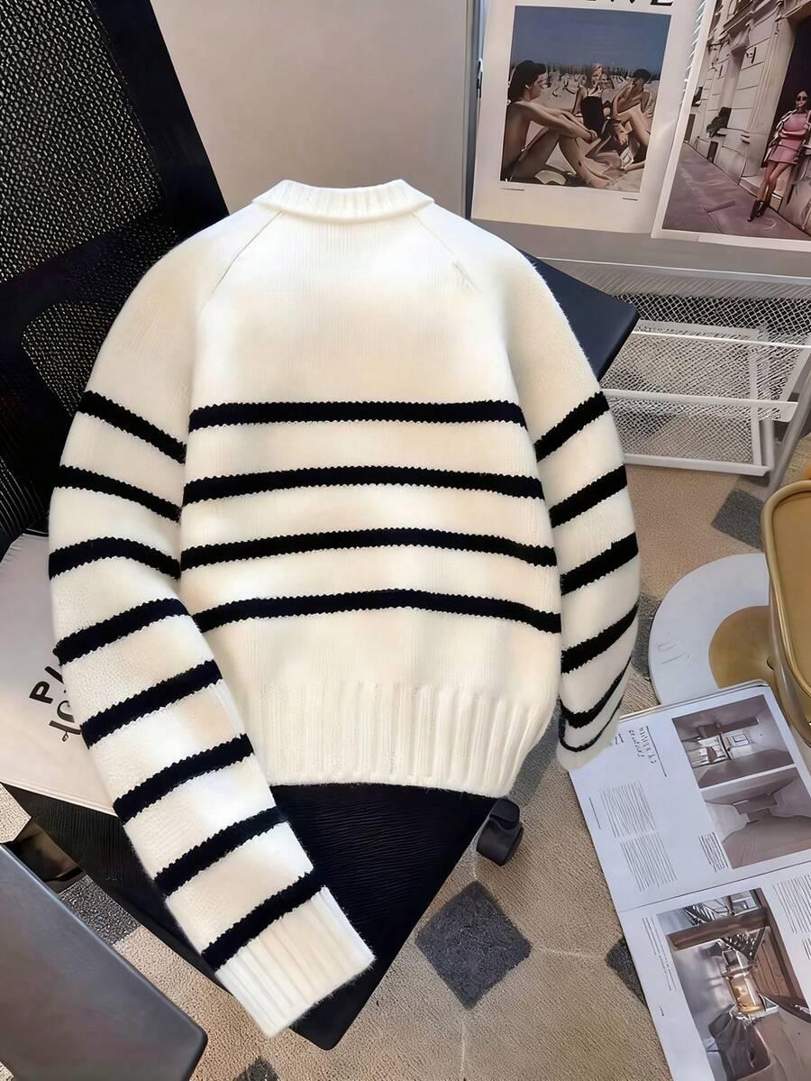 SWETER W PASKI OKRĄGŁY DEKOLT