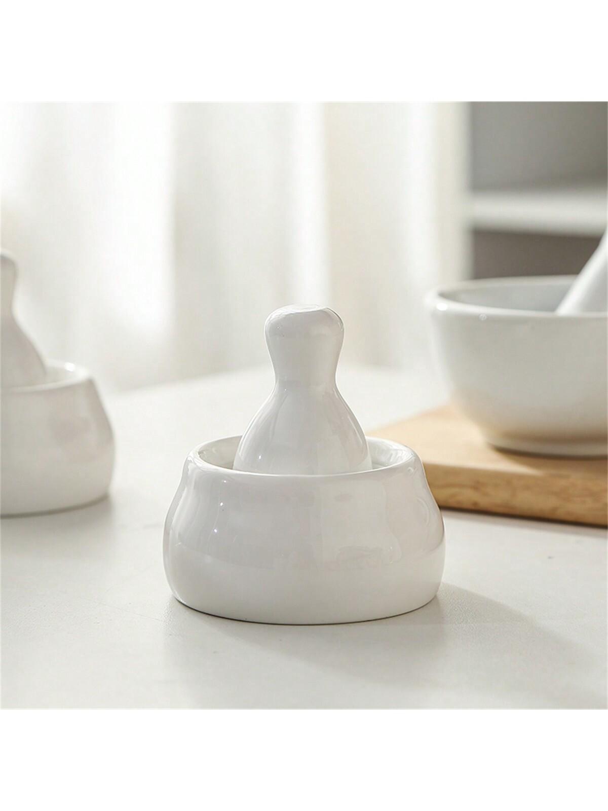 biały ceramiczny moździerz