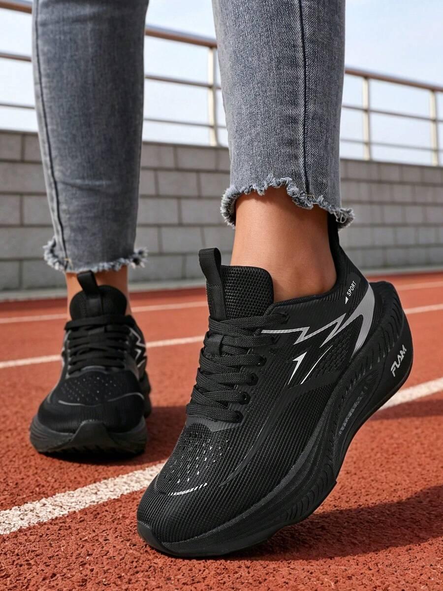 czarne buty sportowe 
