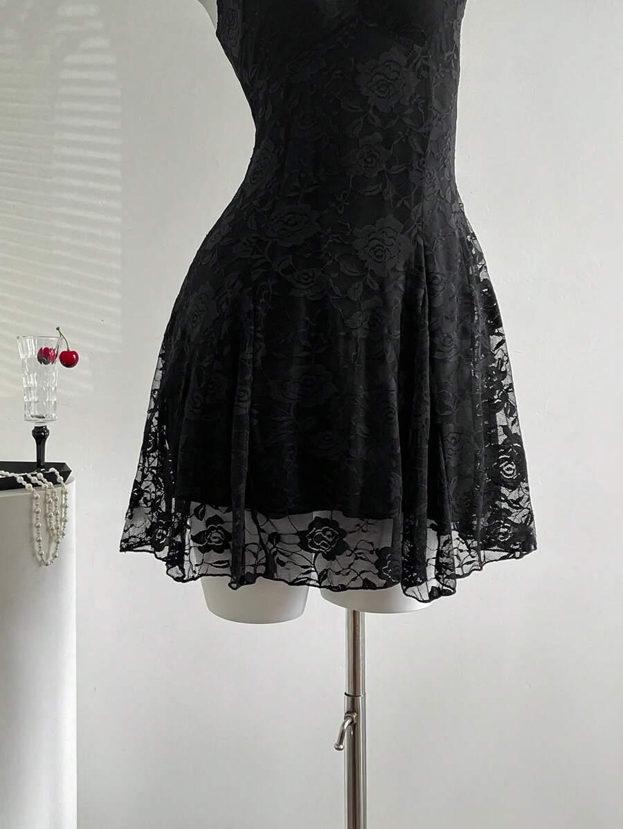 CZARNA MINI SUKIENKA