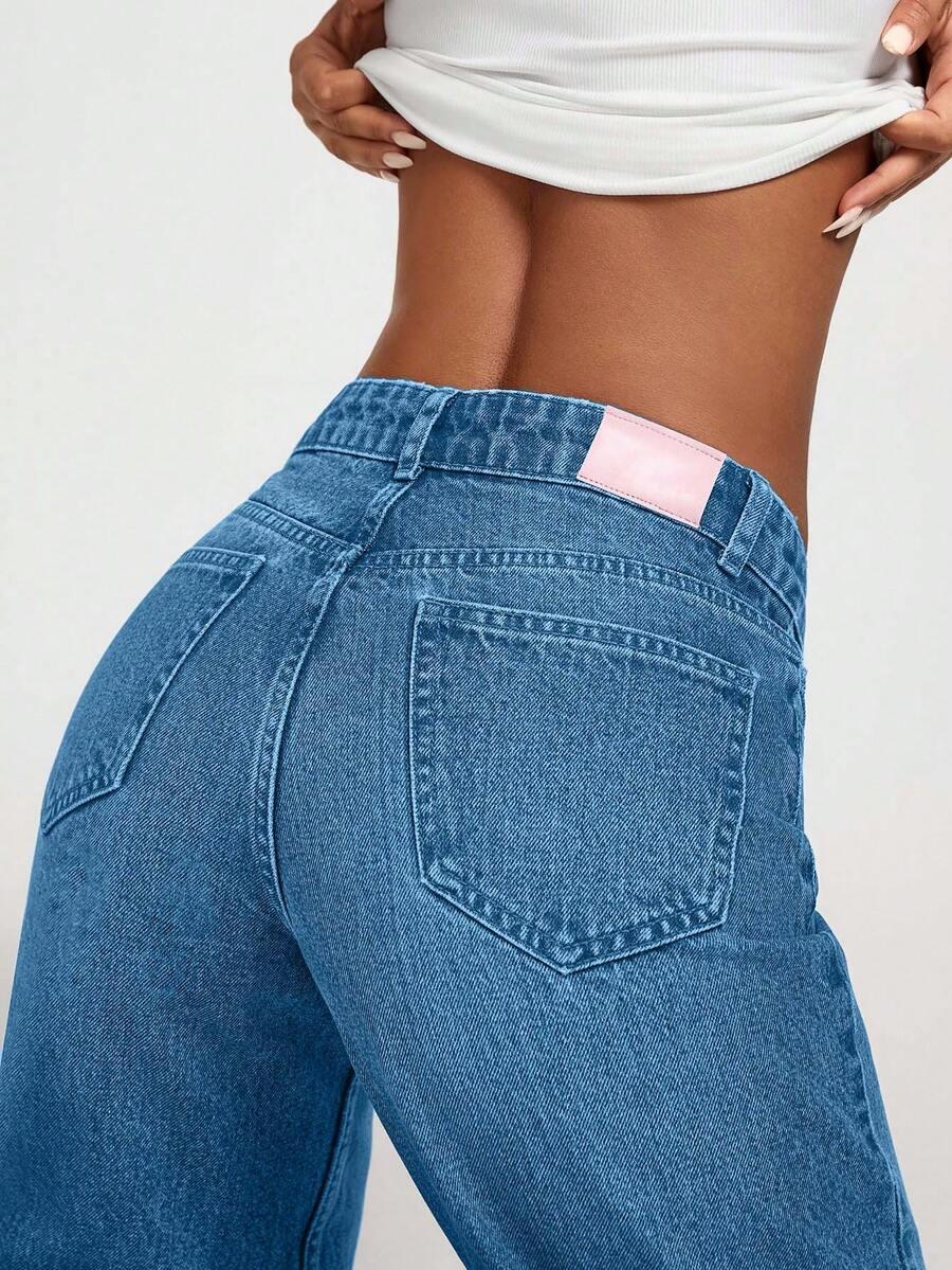 niebieskie spodnie jeans 