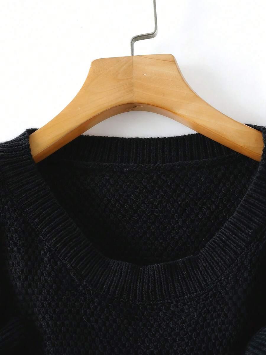 czarny sweter falbana