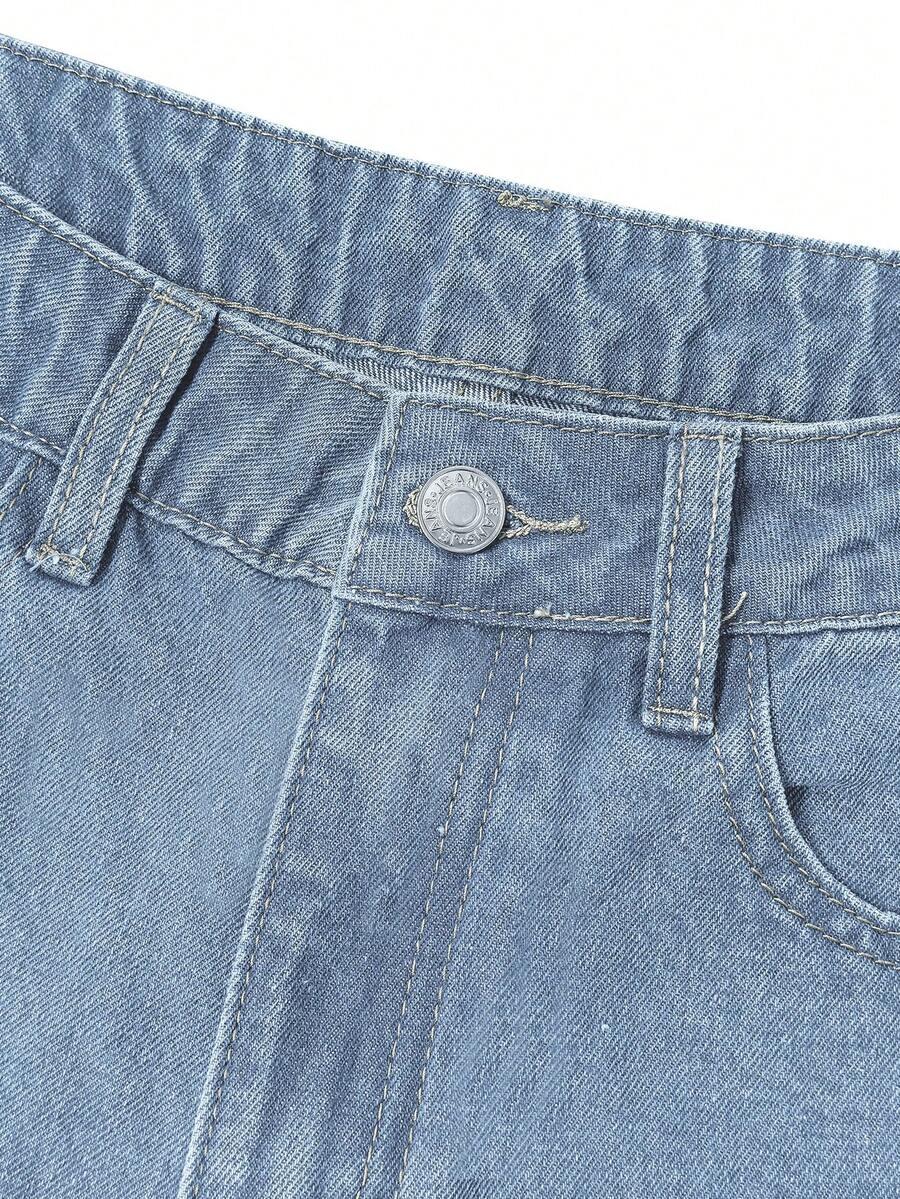 niebieskie spodnie jeans