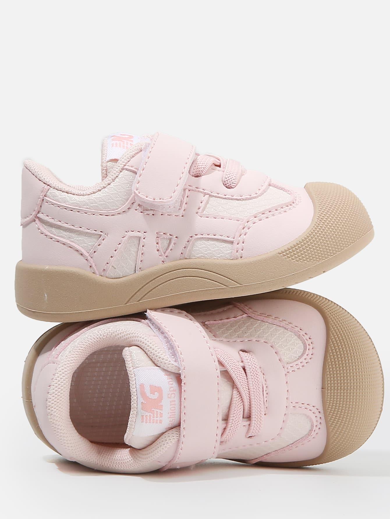 różowe buty na rzepy