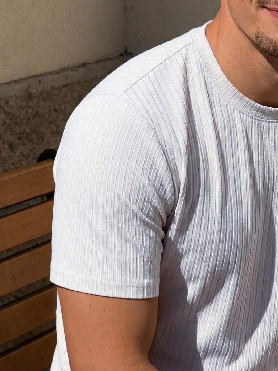 BIAŁY PRĄŻKOWANY T-SHIRT