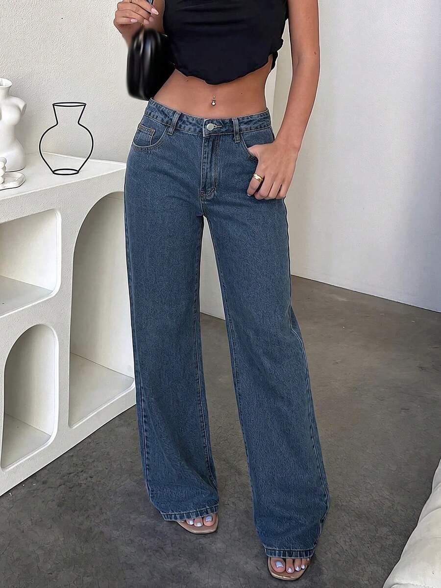 niebieskie spodnie jeans
