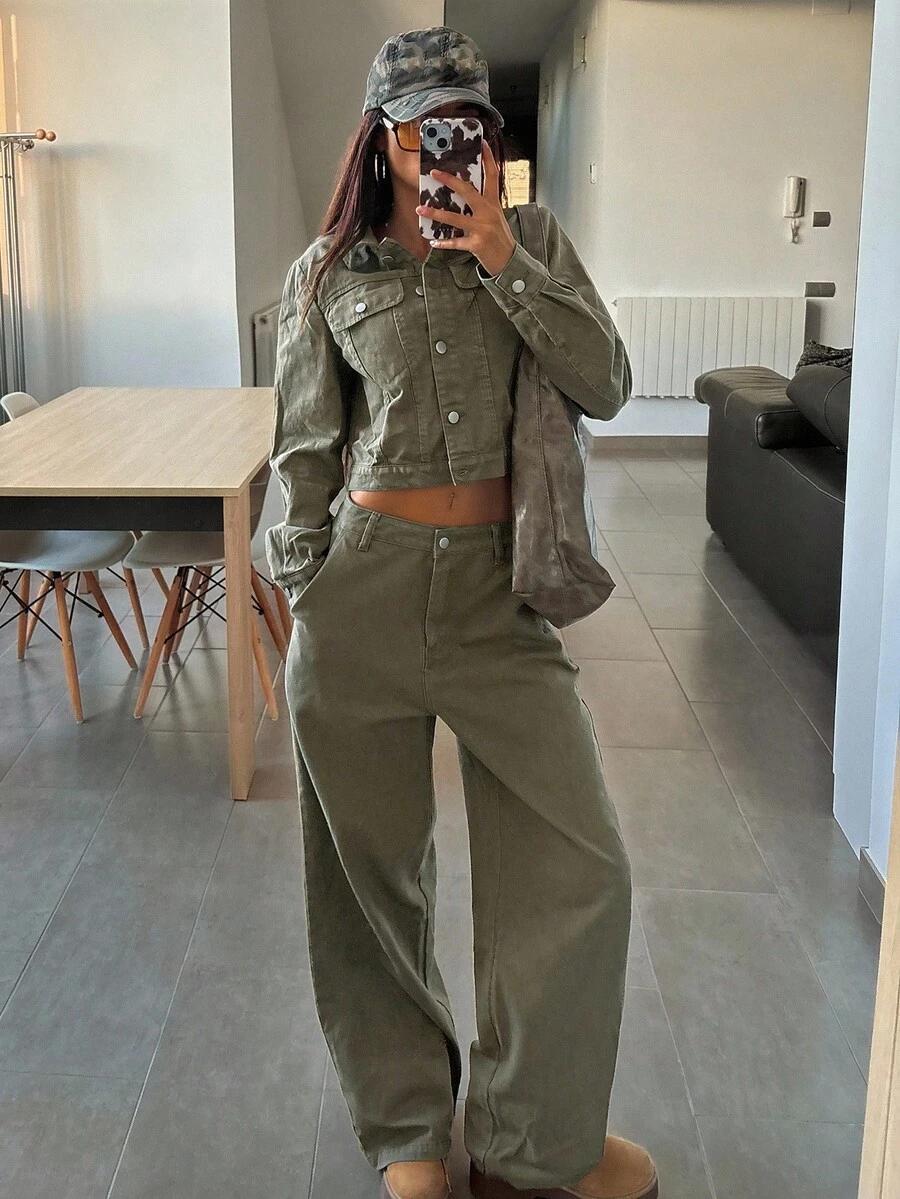 zielone spodnie jeans