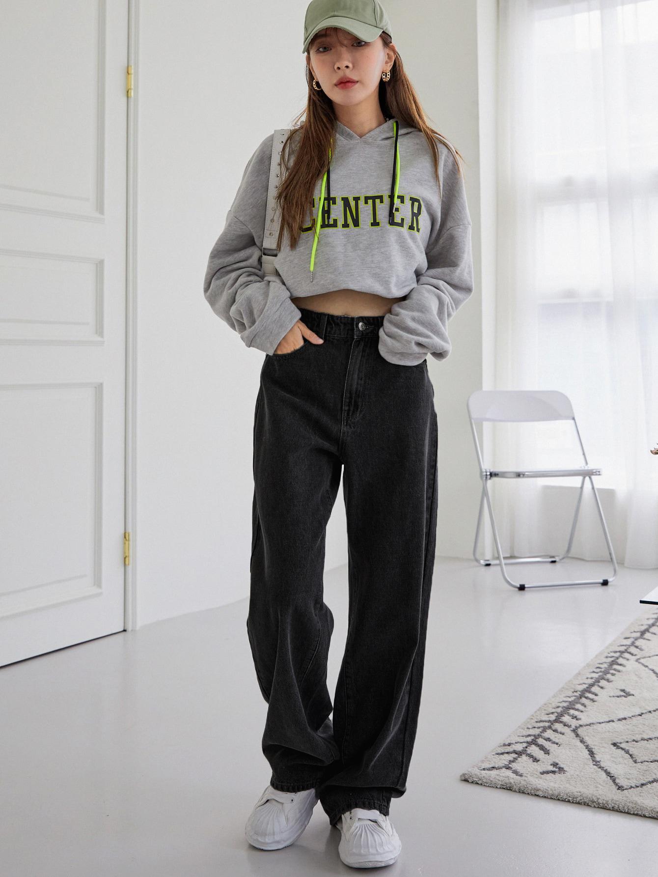 czarne spodnie jeans