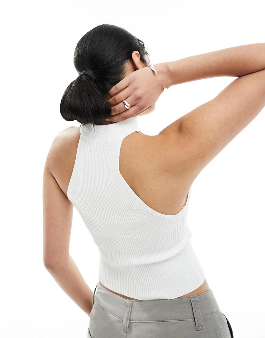 CROP TOP W PRĄŻKI DEKOLT HALTER